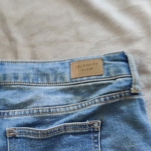 Shorts - Picture 4 of 5